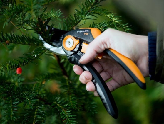 Секатор Fiskars SmartFit P68 111610